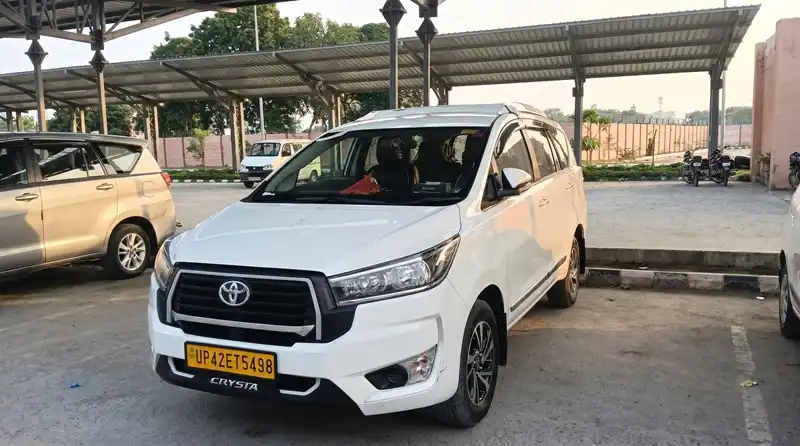 Toyota Crysta – Awadh Travels